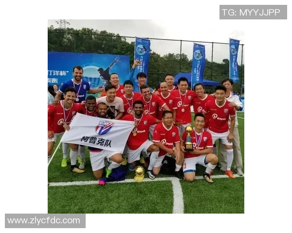 赛后分析：重庆足球队与成都足球队的团队协作与战术对比探讨